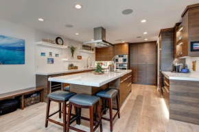 Great Location! Walk to Main Street- 3BR Townhouse
